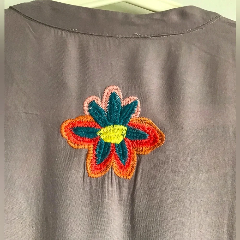 LUNA MOON Embroidered Tunic Top - Picture 9 of 10